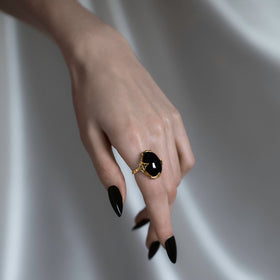 CIRCINUS. Gothic Black Onyx Ring - Gold