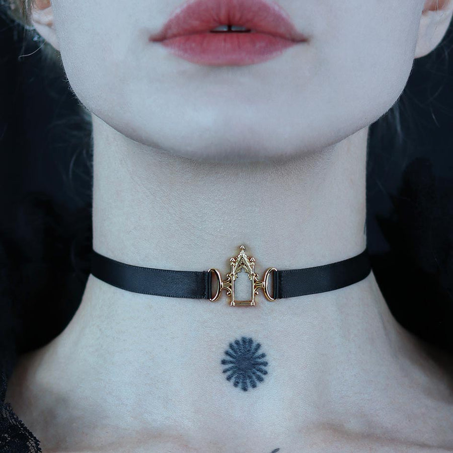 Interlocked Swirls Gothic Choker Necklace | BLINGG