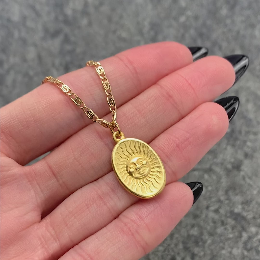 DAWN. Symbolic Sun Face Necklace - Silver