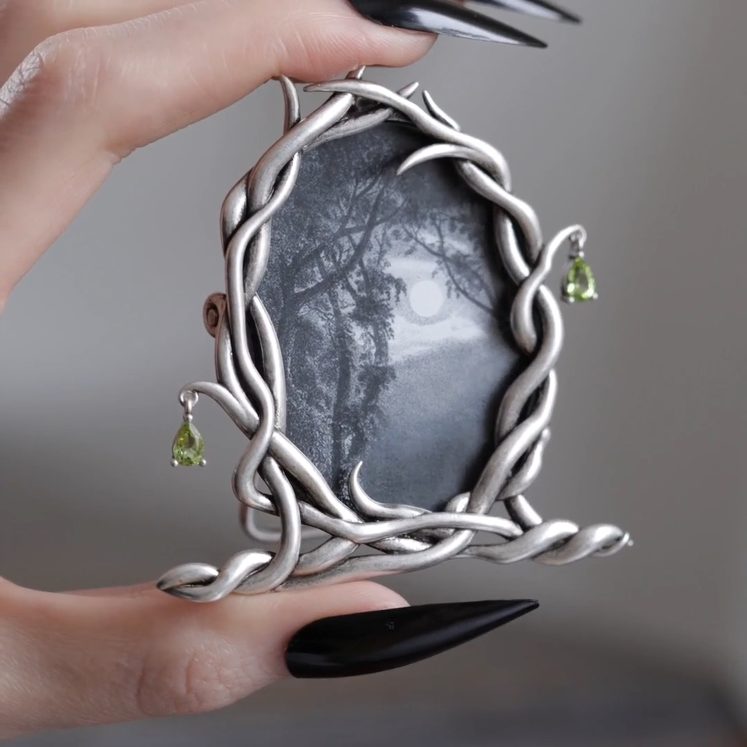 Swamp roots forest peridot gothic photo frame