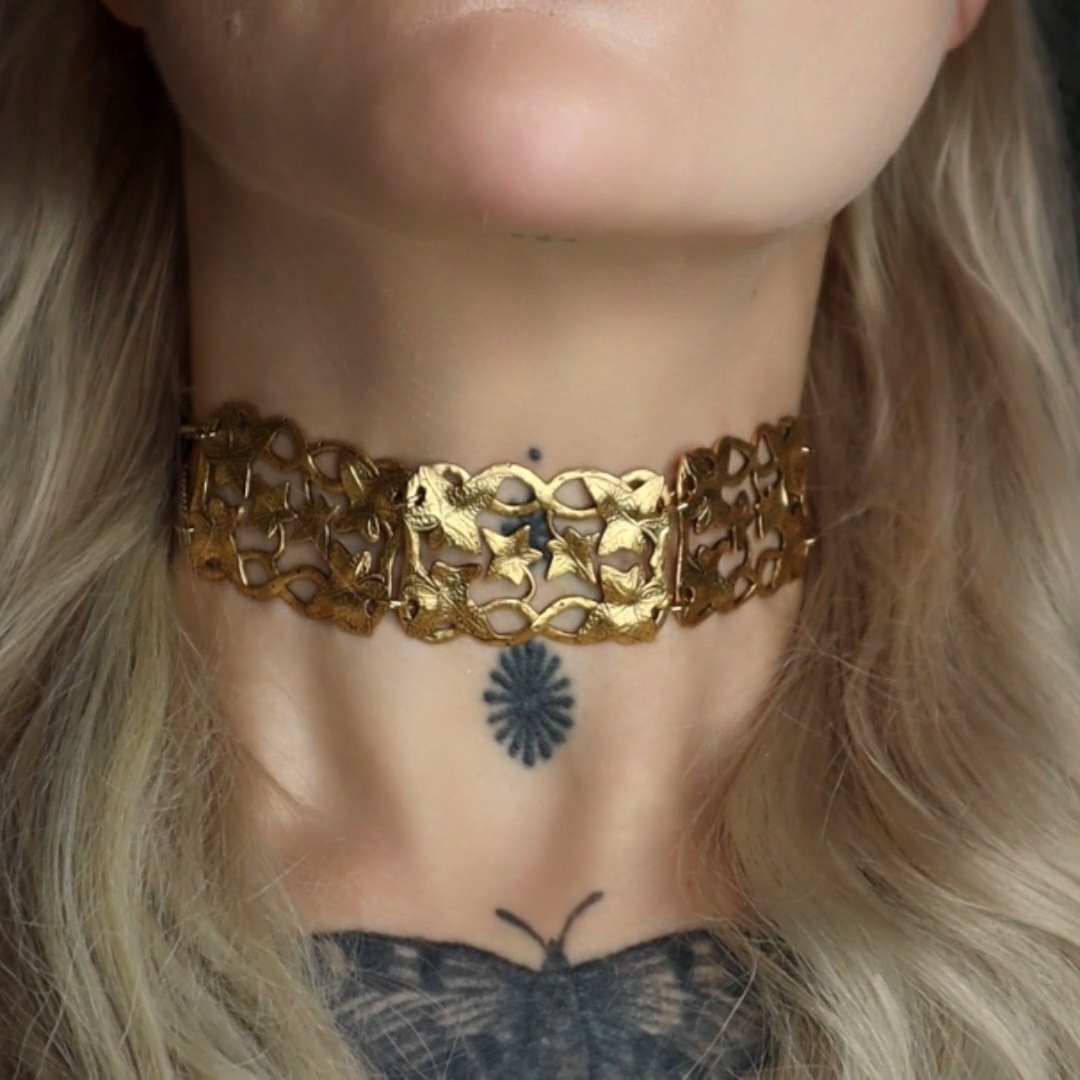 wide climbing ivy choker gold