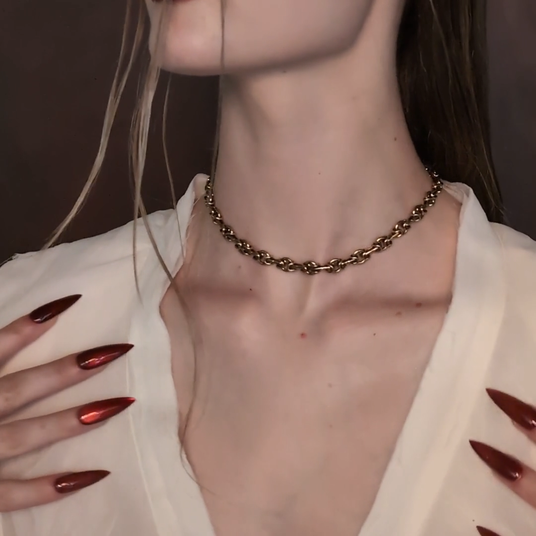 gold interlocking chain necklace