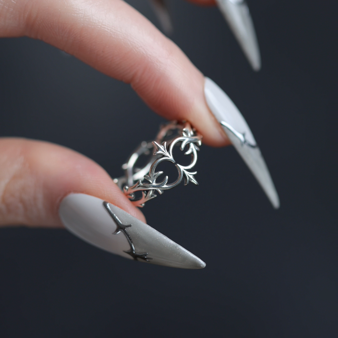 Video of Alianor heraldic lily interlace ring