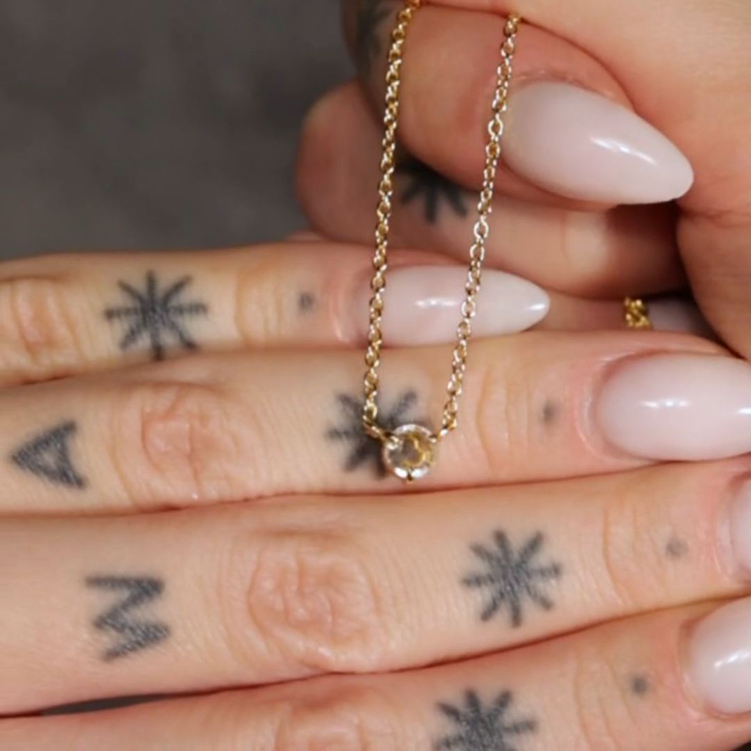 Gold Gothic Trefoil Simple Chain Necklace