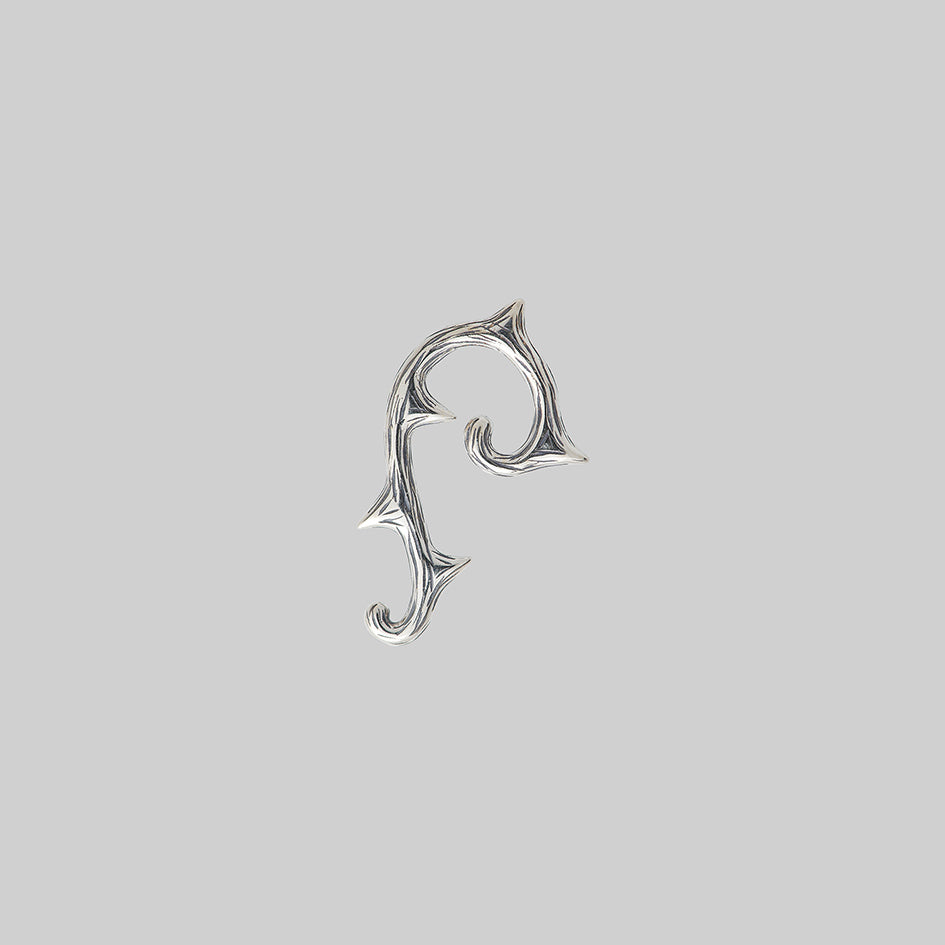 silver thorn gothic stud earring