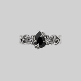 FERONIA. Secret Garden Black Onyx Ring - Silver