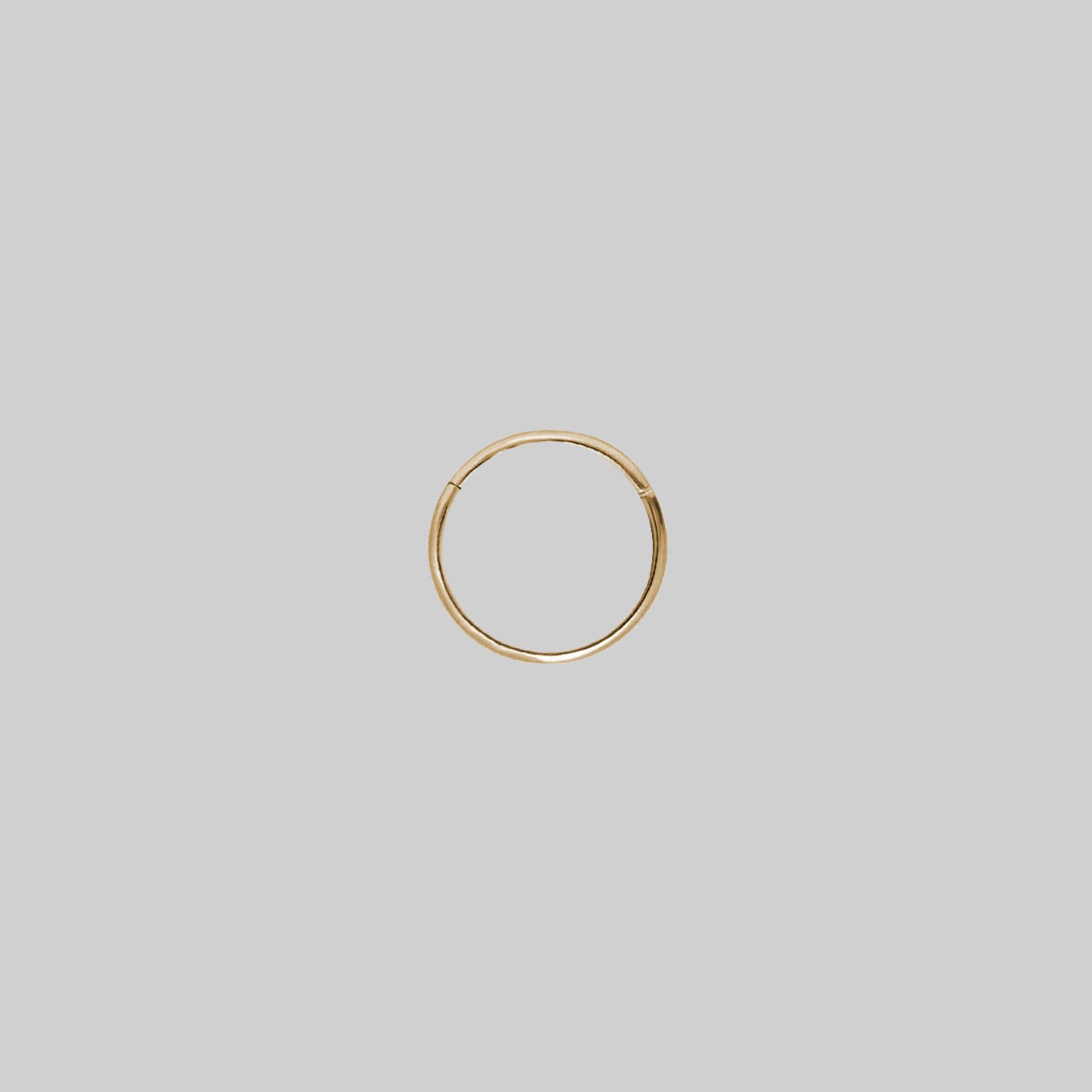 A small gold clicker ring with a simple design 8mm x 0.8mm