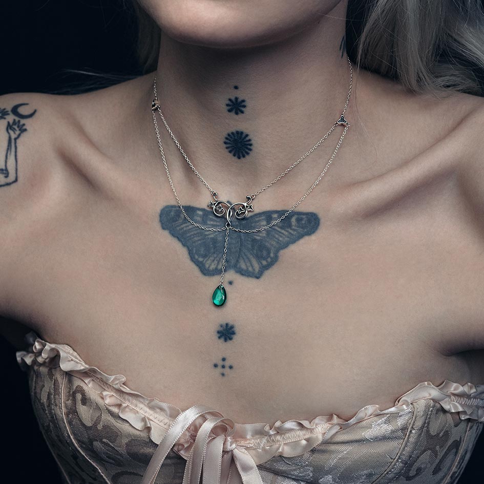 Delicate chain droplet necklace green