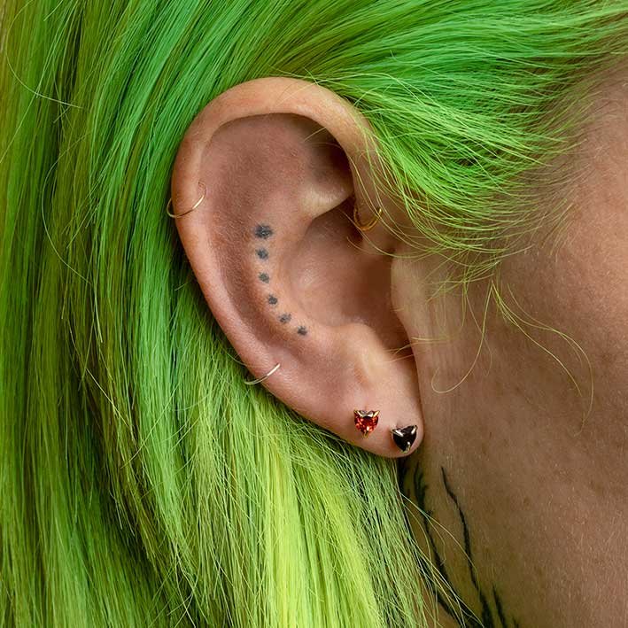black spinel heart stud earring