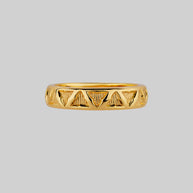 Gold trefoil gothic band ring
