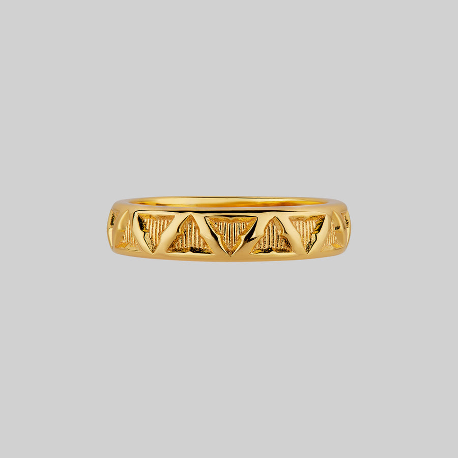 Gold trefoil gothic band ring