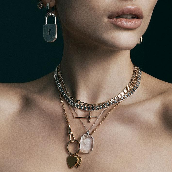 Vintage style glass rose necklace