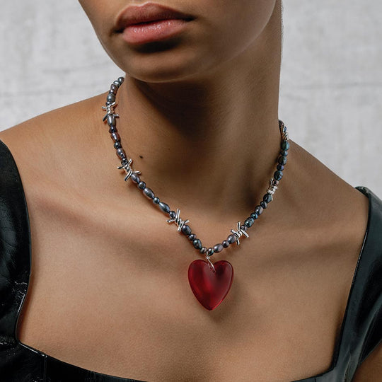 HEART OF STONE. Barbed Wire & Black Pearl Necklace - Silver