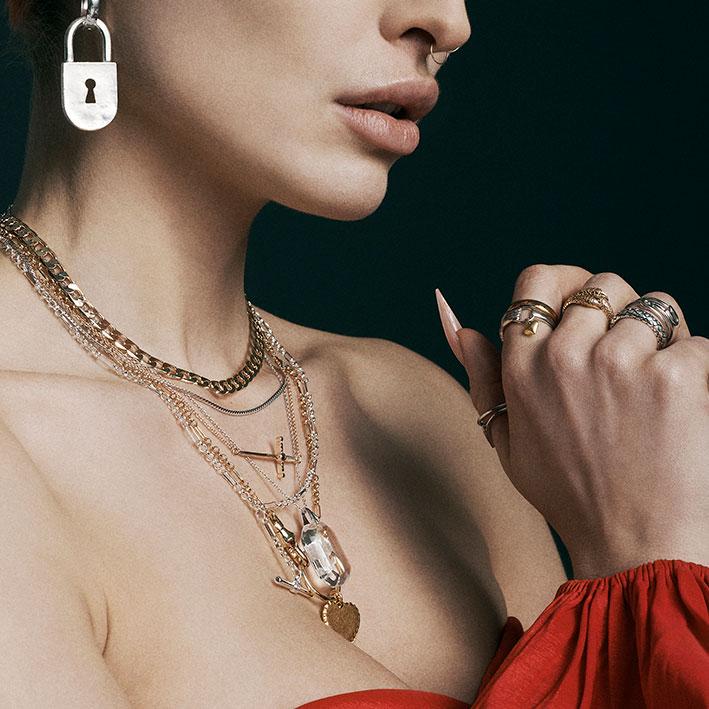 Glass intaglio rose necklace
