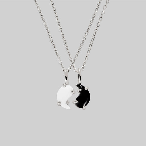 MARIA. Rose Wreath Onyx Necklace - Silver