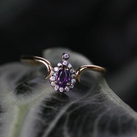 MONTAGUE. Amethyst Teardrop Gold Ring