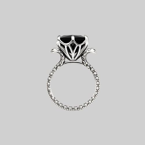 MAUD. Scroll Detail Band Ring - Silver