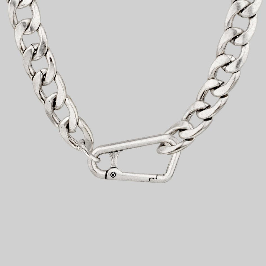 XX. Chunky Curb Chain & Carabiner Clasp Necklace - silver – REGALROSE