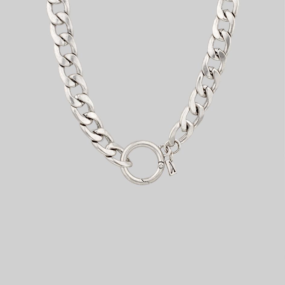 XO. Chunky Chain & Circle Clasp Necklace - Silver
