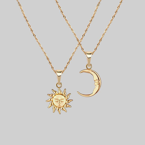 The Sacred Heart Garnet Necklace - Gold