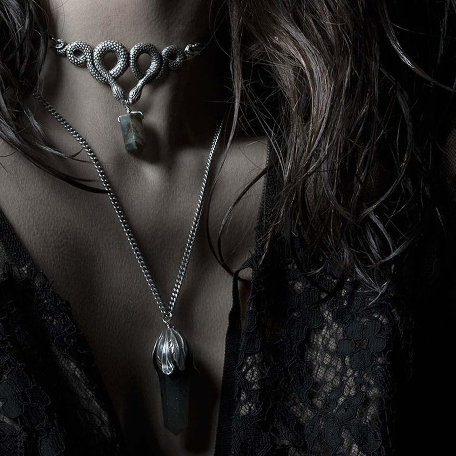 https://www.regalrose.co.uk/cdn/shop/products/necklace-a-dark-lure-snake-black-agate-gemstone-chain-choker-1_900x.jpg?v=1626911199