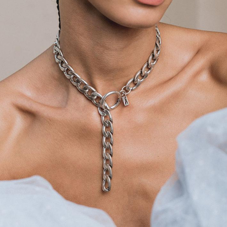 XO. Chunky Chain & Circle Clasp Necklace - Silver