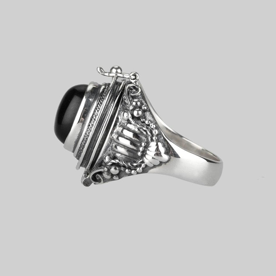 Ring - SAROS. Silver Poison Trinket Ring - Onyx
