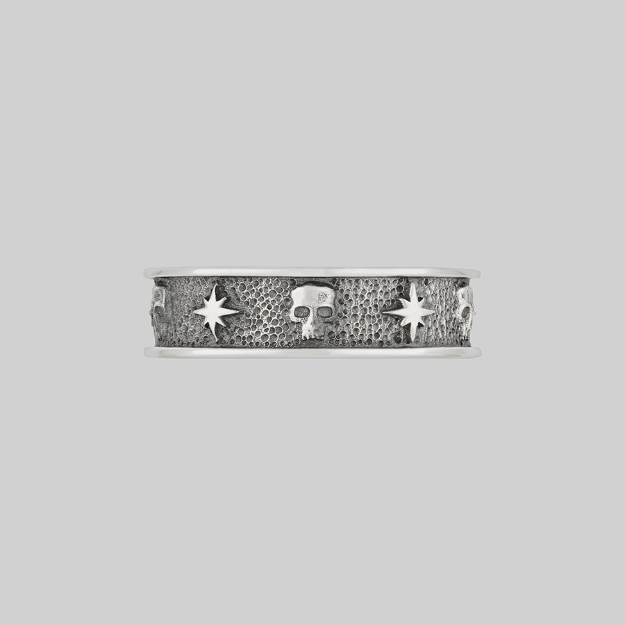 skull and star silver band ring